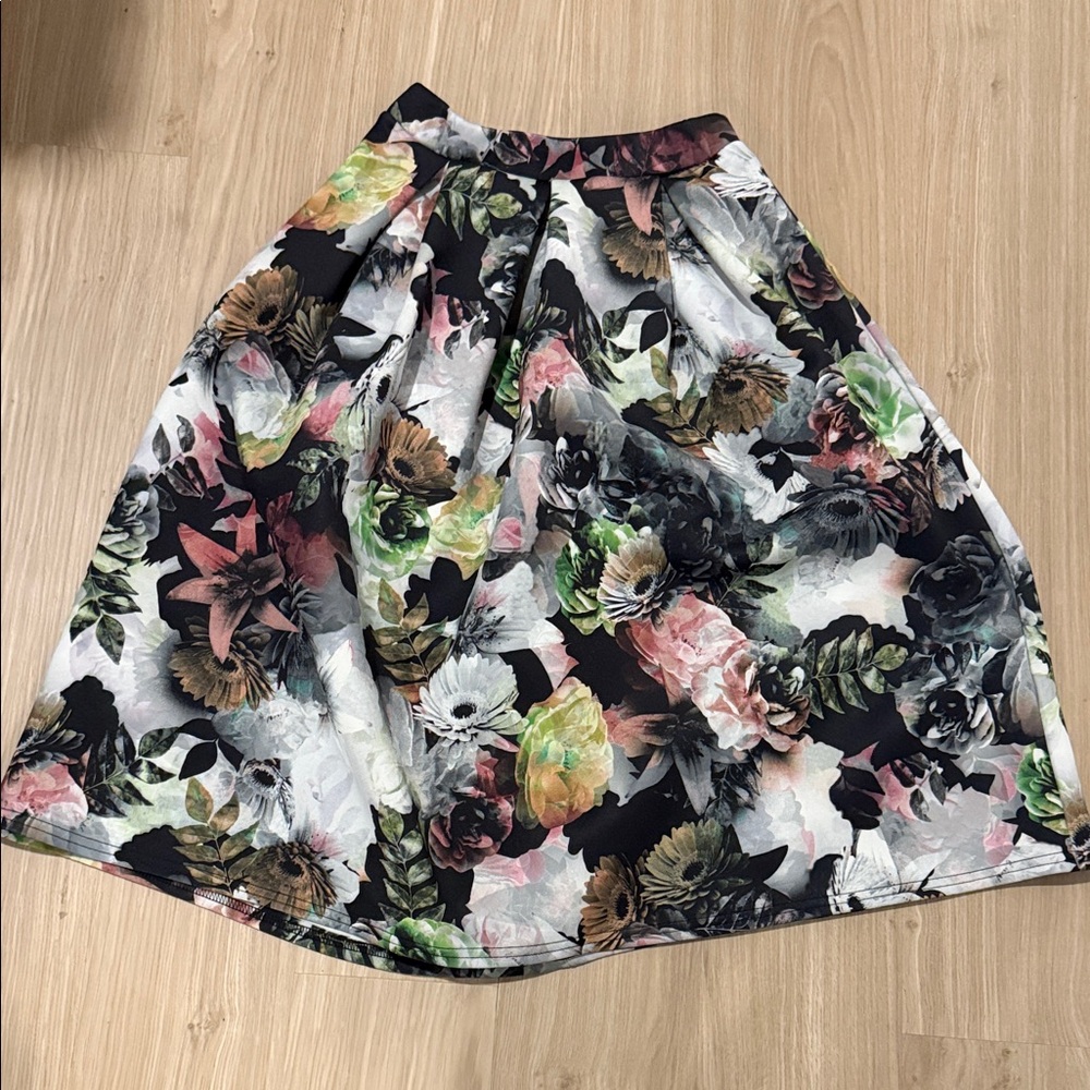 Boohoo Multicolor Floral A-Line Skirt